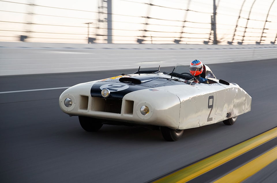 22-cadillac-racing-v-lmdh-heritage-promotile-s.jpg