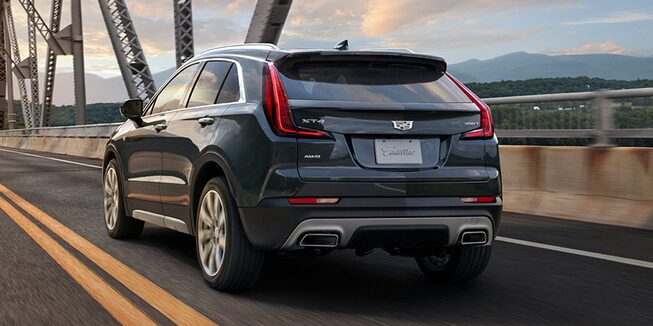 XT4 EXTERIOR シャドーメタリック後ろから