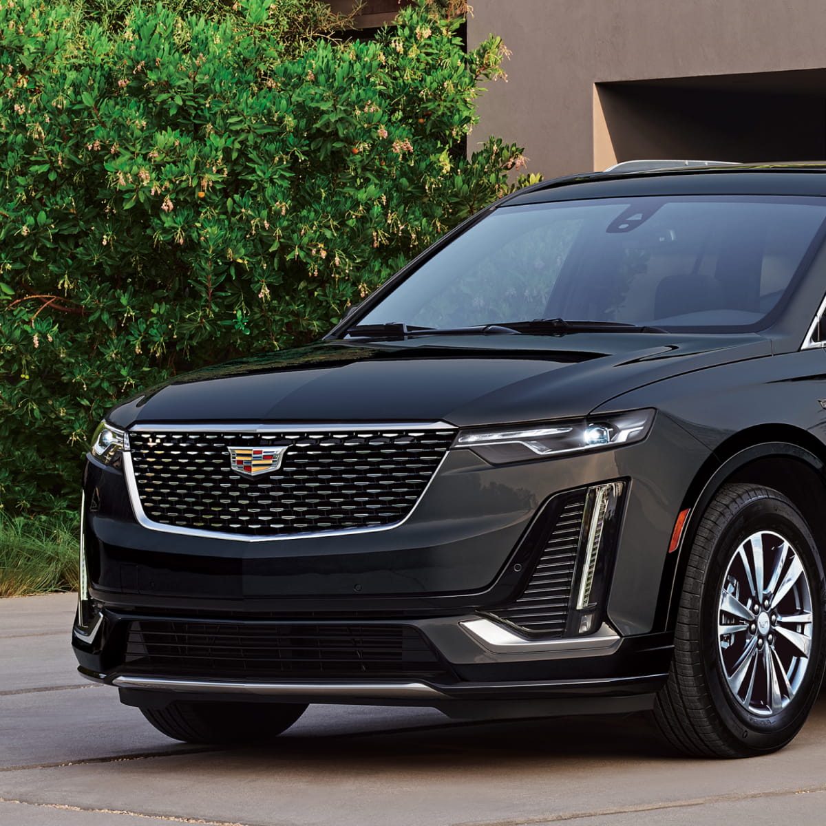 キャデラック XT6 3列シート ラグジュアリーSUV | Cadillac Japan