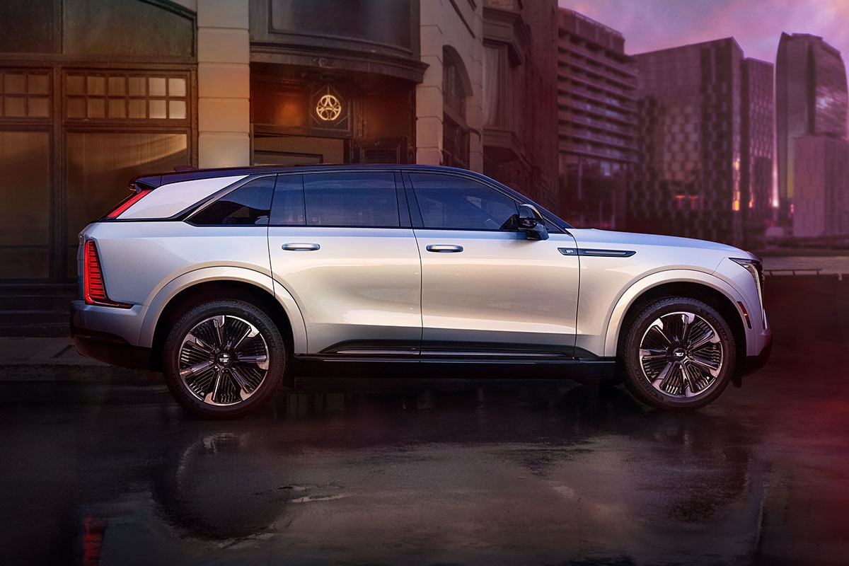 Side Profile of the 2025 Cadillac ESCALADE IQ