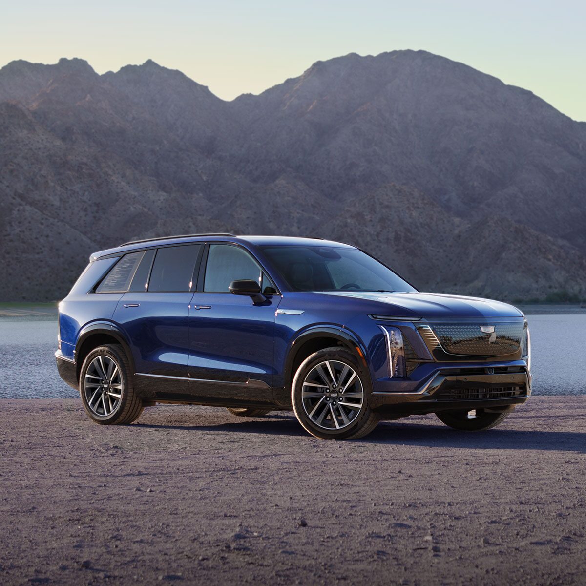 Three-quarter View of a Blue 2026 VISTIQ Parked in an Open Desert Near a Mountain