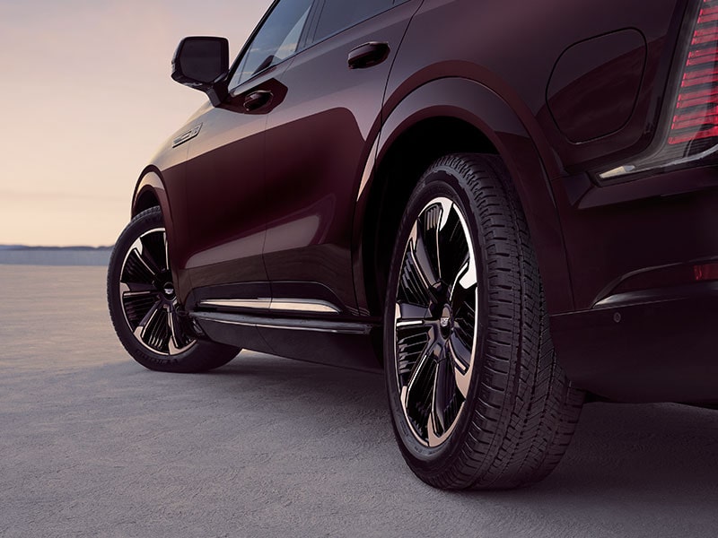 Close-up of the 2026 ESCALADE IQ Driver Side Wheels