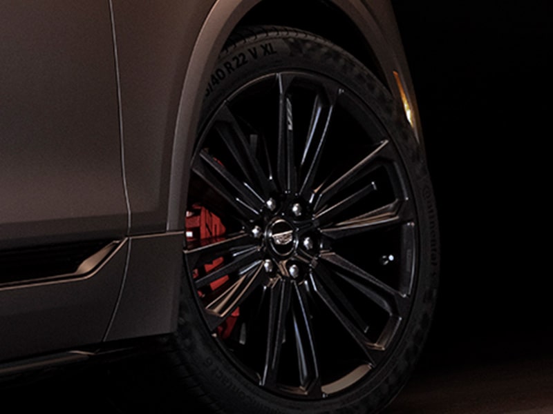 Close-up of the 2026 LYRIQ-V's Wheels and Brembo Front Brakes