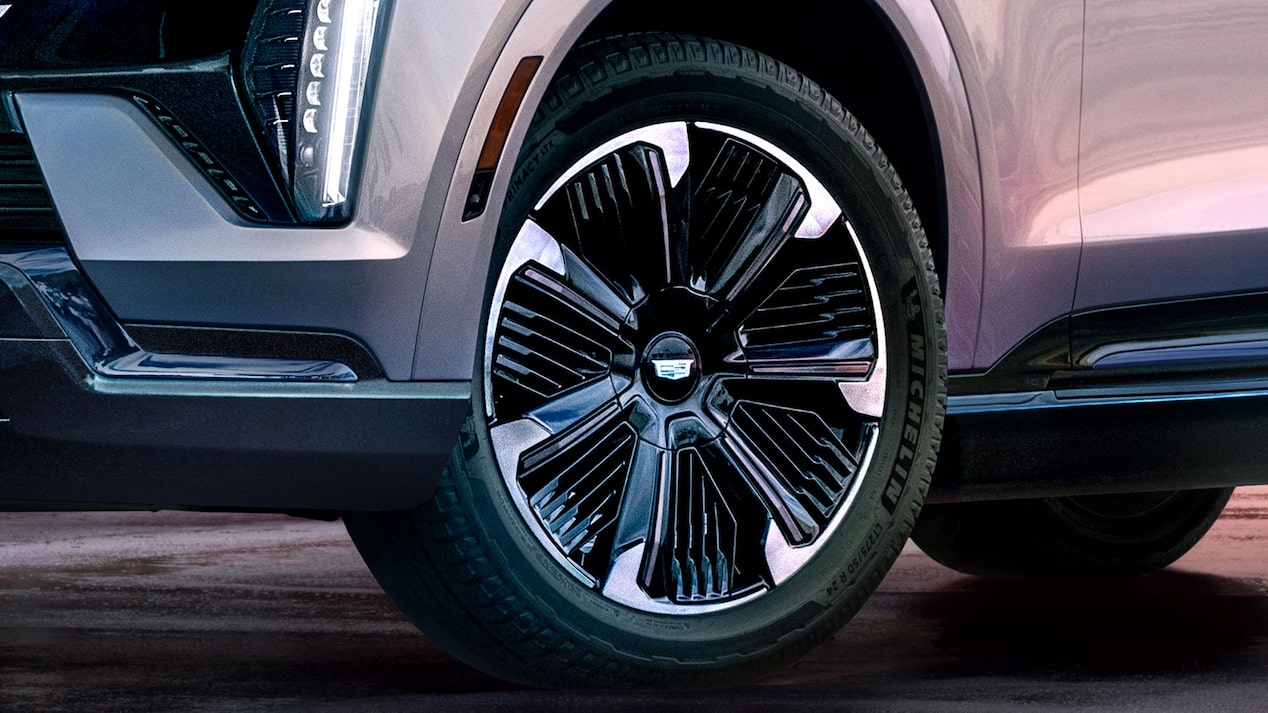 Close-up of the 2025 Cadillac ESCALADE IQ Exterior Wheels